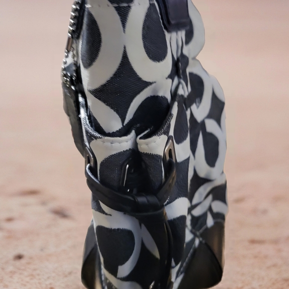 Coach Peyton Opt Art C Denim Drawstring Hobo Tote Bag. - Picture 4 of 9